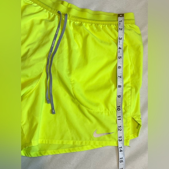 Nike Dri-Fit Women’s Fluorescent Yellow Running Shorts with Pockets Size Medium - Picture 8 of 16